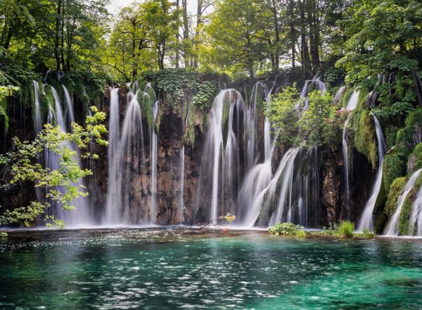 A mesmerizing view of Plitvice Lakes National Park in Croatia